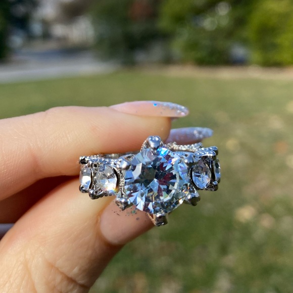 New Gorgeous Silver Ring - Picture 7 of 12